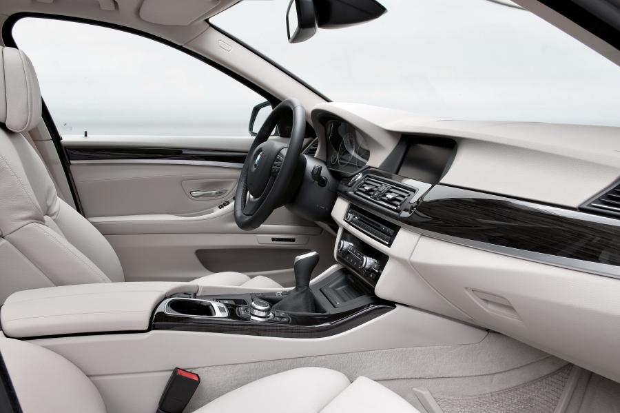  BMW 5-Series Touring 2011 года  (фото 30 из 59)